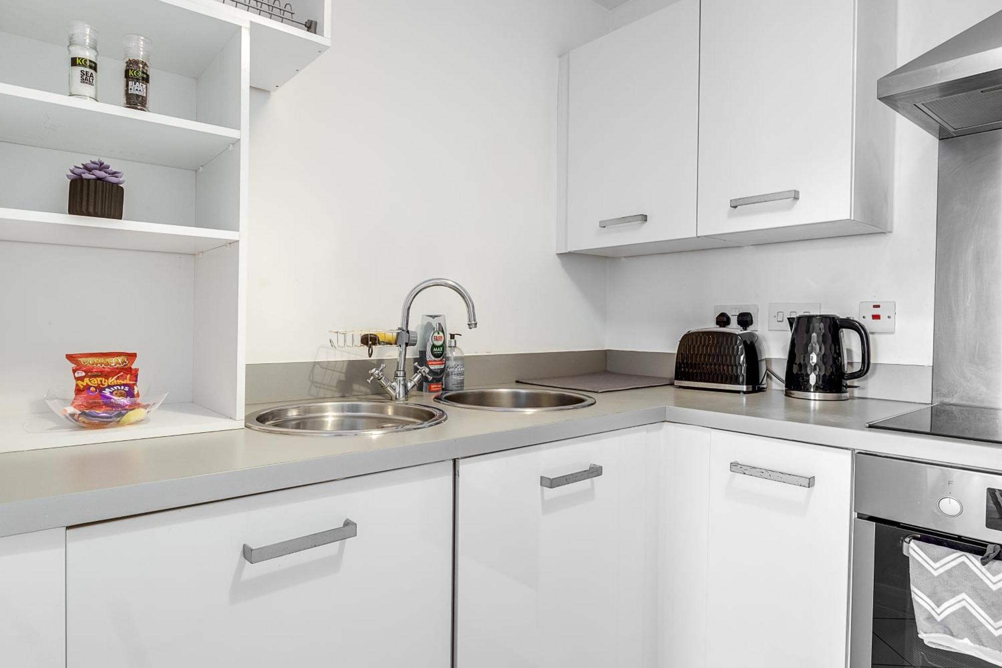 Central Suite Near Mailbox, King Bed, Ping Pong, Netflix, Sleeps 4 Μπέρμιγχαμ Εξωτερικό φωτογραφία